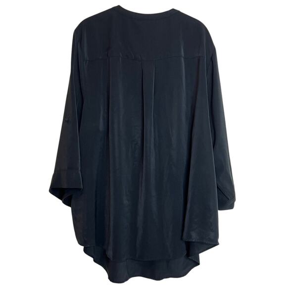 Torrid Womens Harper Satin Popover Blouse Size 3X Black V-Neck 3Q Roll Tab - Picture 3 of 6